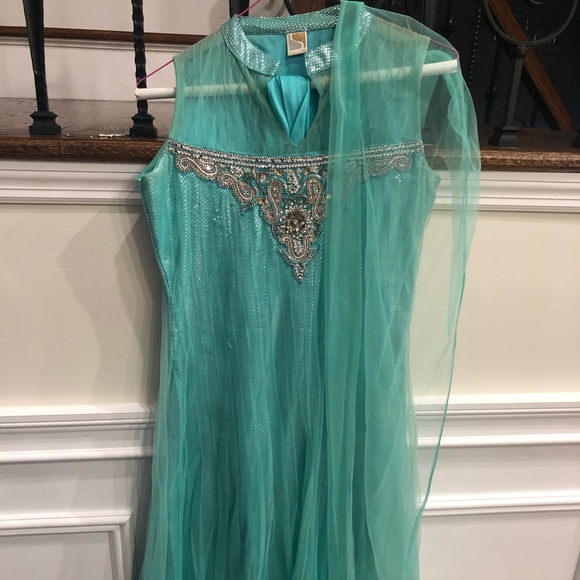 Indian outfit - Picture 3 of 4